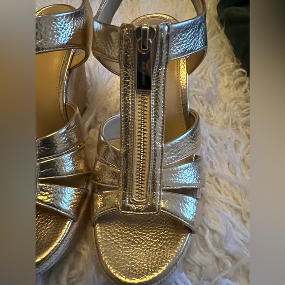 Michael Kors Metallic Gold wedge - Picture 4 of 6